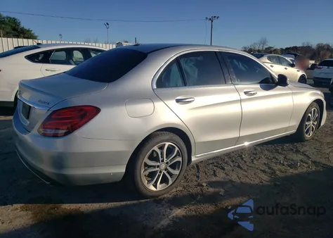 2015 Mercedes-Benz C 300 4Matic из США, поврежденный, VIN 55SWF4KB0FU026220